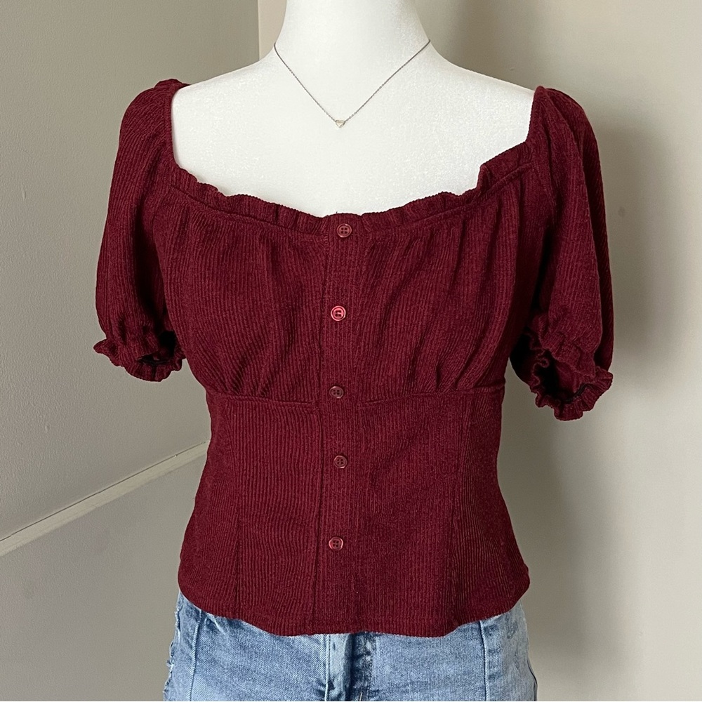 Like New Francesca’s Boutique Mi Ami Burgundy Ruffle Blouse Size Large